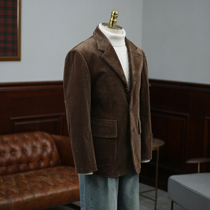 Blazer en velours côtelé marron pour homme, style italien, coupe souple, veste décontractée chic avec poches plaquées, qualité supérieure - Product Image 1