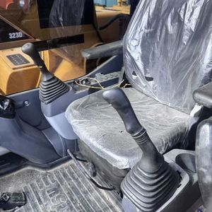 Excavatrice sur pneus Komatsu PC240 d'occasion d'origine japonaise, 24 tonnes, robuste, avec moteur, boîte de vitesses et pompe pour travaux de terrassement et de construction CE - Product Image 5