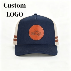 Gorra Trucker de Malla Personalizada al por Mayor con 5 Paneles, Perfil Alto, Corona Estructurada Estilo Australiano, 2 Laterales con Rayas y Parche de Cuero con Logotipo - Product Image 1