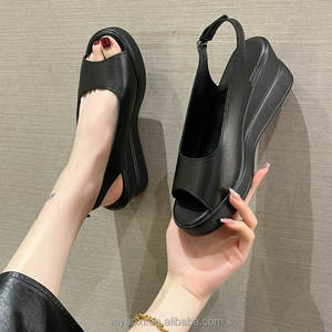 Sandales à semelle épaisse pour femmes, style européen et américain, grande taille, bout rond, chaussures d'été pour l'extérieur, collection 2025 - Product Image 1