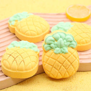 Bombes de bain fruitées naturelles de luxe aux huiles essentielles – Cadeau de Noël éducatif et amusant pour un bain joyeux – Formes de fruits mignonnes – Ananas pétillant - Product Image 2