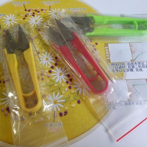 Jinhao Embroidery Scissors Stainless Steel 30mm <b>Foldable</b> For Cross Stitch And Ribbon Embroidery - Product Image 2