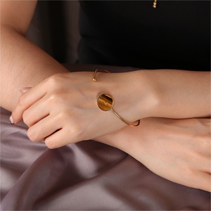 Pulsera italiana con abalorio, moneda de piedra natural en ágata negra y turquesa verde, pulsera de piedra natal a la moda - Product Image 2