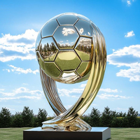 Décoration de ville de jardin extérieur grand miroir moderne personnalisé poli art abstrait métal artisanat sculpture de football en acier inoxydable