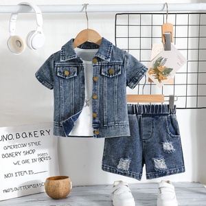 Ensemble tendance d'été en jean pour bébés garçons : <span class=keywords><strong>veste</strong></span> en jean déchirée, t-shirt blanc et short déchiré – Vêtements pour garçons de 0 à 3 ans - Product Image 2
