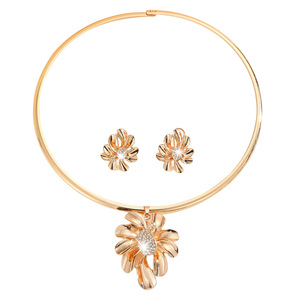 Hot Sale Golden <b>Flower</b> Collar Pendant Inlaid Rhinestone Alloy Necklace Earrings Set Ladies Jewelry Factory Direct Supply - Product Image 4