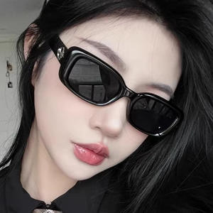 Été nouveau <span class=keywords><strong>internet</strong></span> célèbre <span class=keywords><strong>lunettes</strong></span> de soleil pour les femmes carré petit cadre <span class=keywords><strong>pas</strong></span> <span class=keywords><strong>cher</strong></span> UV400 <span class=keywords><strong>lunettes</strong></span> de soleil 2024 - Product Image 3