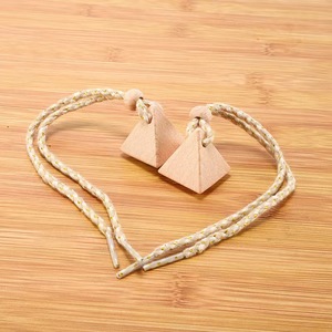 Pendentif parfum aromathérapie suspendu diffuseur de désodorisant de voiture 8ml bouchon rond en bois emballage bouteille de parfum de voiture en verre vide - Product Image 1