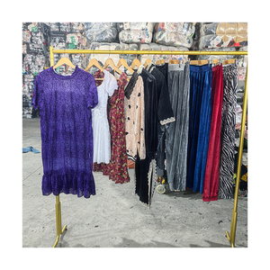 Vêtements d'été d'occasion en gros pour <span class=keywords><strong>femme</strong></span>, lot mixte de vêtements de nuit en soie de seconde main pour la vente en gros en balles - Product Image 3
