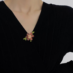 Broche florale de luxe romantique avec quartz fraise et perle d'eau douce, plaqué or 18 carats, cadeau de mariage pour femme, bijou à porter au quotidien - Product Image 5