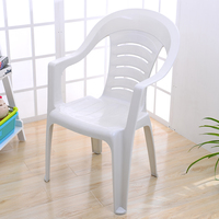 Fauteuil d'extérieur empilable moderne en PP blanc de Zhejiang avec pieds antidérapants pour villa et cour