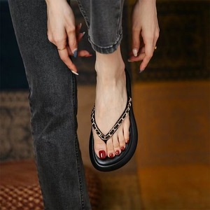 Sandalias Planas de Cuero Genuino Negro con Decoración de Cadena, Punta Abierta, Estilo Slip-On, Zapatos de Verano para Mujer - Product Image 5