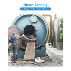 Pneu noir de voiture henna, en plastique - Product Image 2