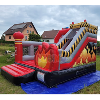 Château gonflable de pompiers avec toboggan, château gonflable de pompiers, combinaison de château gonflable et de toboggan, château gonflable de pompier