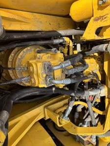 Excavadora de cadenas Komatsu PC430LC-8MO de 43 toneladas, modelo 2022, de segunda mano, con pocas horas de uso, motor y componentes de transmisión en venta. - Product Image 5