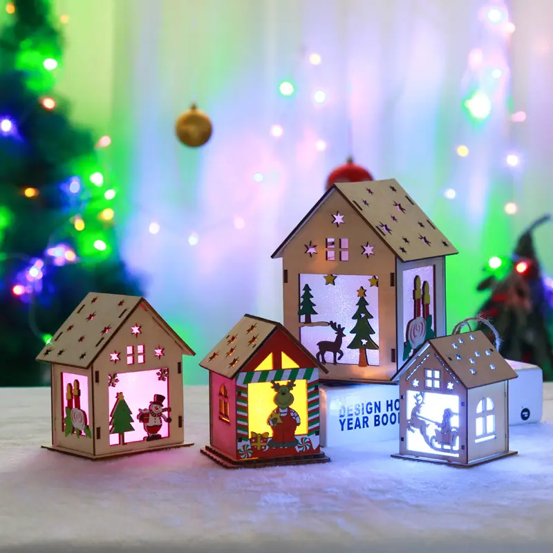 Venta al por mayor árbol de Navidad decoraciones brillantes colgante luz LED DIY casa de madera regalo de Navidad suministros para festivales