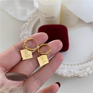 Pendientes de Acero Inoxidable al por Mayor para Mujer, con Moneda de Oro Rosa y Flor, con Gancho Redondo y Dije - Product Image 1