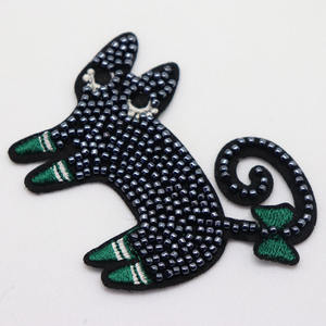 بيع بالجملة مخصص لطيف على شكل باندا صينية مطرز بالخرز إكسسوارات الملابس - Product Image 6