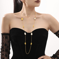 Aretas Collier à chaîne bijoux en acier inoxydable, métal plaqué or, hypoallergénique, collier à longue chaîne en coquillage naturel