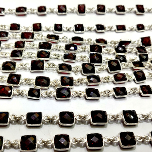 Chaînes de connecteurs à facettes en grenat naturel du Mozambique, forme coussin, taille briolette, 8mm-10mm, avec montures carrées pour la fabrication de bijoux - Product Image 1