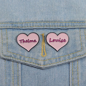 Corazón <span class=keywords><strong>Rosa</strong></span> <span class=keywords><strong>nombre</strong></span> inglés Louise esmalte pines Thelma <span class=keywords><strong>película</strong></span> Metal broches insignia citas divertidas Punk solapas joyería regalo para amigos - Product Image 4