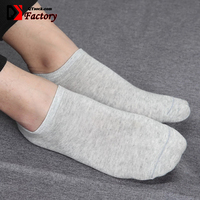 Vente en gros, chaussettes respirantes blanches noires basses pour hommes, chaussettes courtes décontractées en Polyester