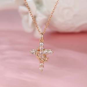 Collar con Cruz de Circonitas Micro Pavé para Mujer, Chapado en Oro Rosa, Colgante de Cristal, Diseño Geométrico Moderno, Regalo Religioso Cristiano - Product Image 3