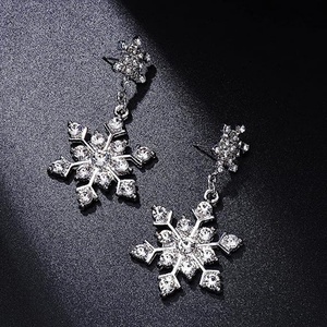 Collier de Noël avec pendentif flocon de neige en perles et strass étincelants colorés, ensemble collier ras-du-cou et boucles d'oreilles, bijoux Père Noël pour femme - Product Image 6