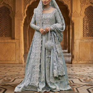 Robe de mariée maxi grande taille style moderne avec broderie florale en cristal, tissu en mousseline respirant, silhouette trapèze personnalisable pour - Product Image 2
