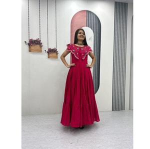 Vestido Largo de Tela Romana de Primera Calidad con Bordado Khatli, Ideal para Recepciones Nupciales y Eventos Festivos, en Venta - Product Image 2