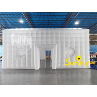 Grande tente de mariage gonflable en forme d'igloo pour l'extérieur avec fournitures de fête LED blanches