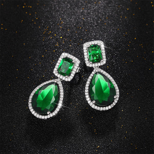Eleganti Orecchini Pendenti a Goccia Verdi per Donne, Forma a Pera con Pietre Scintillanti, Gioielli da Sera e da Sposa, Vendita all'Ingrosso - Product Image 1