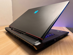 Ordinateur portable MSI Titan GE78HX i9-14900HX RTX4090 240hz écran 2.5K, état neuf à 95% - Product Image 3