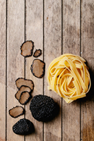 Salsa de Tomate Seco y Trufa Negra Italiana Sarda Sapori, en Frasco de Vidrio, con una Duración de Caducidad de 18 Meses, Hecho en Italia