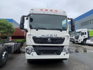 Camion de transport de fourrage en vrac de 30 m³ à 3 essieux pour aliments pour volailles, avec vis sans fin électrique pour la livraison en ferme avicole - Product Image 6