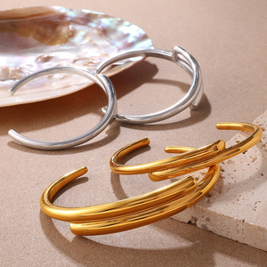 Bracelet ouvert de style européen et américain en acier inoxydable plaqué or 18 carats, design géométrique, bijoux unisexe - Product Image 1