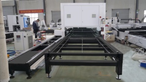 Machine de découpe laser intelligente entièrement fermée <span class=keywords><strong>Lasermax</strong></span> 3015, machine de découpe laser à fibre CNC, prix pour la découpe de tôles - Product Image 3