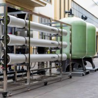 Usine de dessalement d'eau de mer à haute efficacité 5000LPH avec système RO, applicable aux familles et aux usines, avec 1 an de garantie