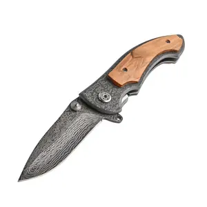 Coltello da tasca tattico di sopravvivenza da campeggio pieghevole con manico in legno inciso con rivestimento in titanio damasco personalizzato