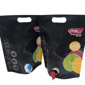 Impression personnalisée, pochette souple de sécurité noire brillante 4L avec valve et poignée en PE pour fruits, liquides et boissons - Product Image 1