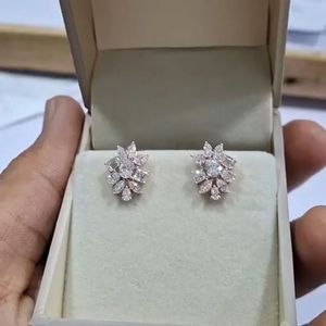 Pendientes de Oro Amarillo de 14K con Diamantes Cultivados en Laboratorio, Certificados por IGI, Diseño Floral de Estrella, Elegantes para Novia, Boda, Fiesta - Product Image 6