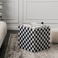 Table basse en acrylique unique pour designers de meubles, table d'appoint en acrylique pour salon, fabricant de tables de luxe à motif damier