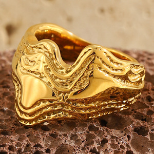 Anillo Irregular de Acero Inoxidable Chapado en Oro de 18K para Mujer, Joyería de Regalo para Mujer y Hombre, Hipoalergénico, Amigable con la Piel - Product Image 3