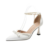 Chaussures de mariée et de soirée pour femmes, grandes tailles 32-43, en satin, à bout pointu, à bride arrière, avec chaîne de cheville perlée et nœud décoratif