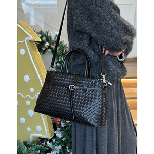 <span class=keywords><strong>2026</strong></span>新款时尚大容量麂皮手提包定制编织PU皮革磨砂单肩包女式编织包手提包 - Product Image 2