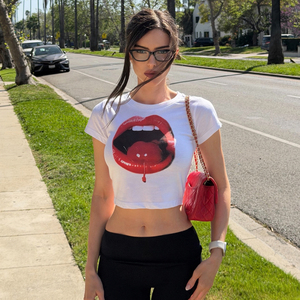 เสื้อยืดครอปสั้นพิมพ์ลายเชอร์รี่สีแดงสไตล์ยุโรปอเมริกันสุดฮิตสำหรับสาวๆ ใส่ได้หลายโอกาสในฤดูร้อน - Product Image 2