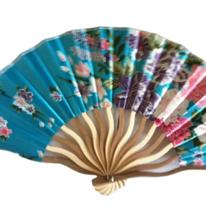 Elegante Abanico Plegable de Seda Blanca, Clásico y Tradicional, Decoración para Bodas, Hogar u Oficina, Grabado Personalizado, Artesanía Folclórica Pintada en Bambú - Product Image 2