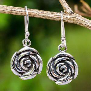 Orecchini Pendenti Vintage a Forma di Rosa per Donne, Colore Argento Antico, Eleganti Gioielli Floreali alla Moda - Product Image 2