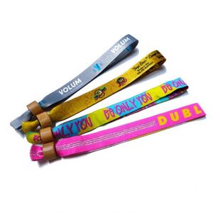 Bracelets en tissu personnalisés avec logo imprimé en polyester, respectueux de l'environnement, avec fermeture en bambou pour la promotion - Product Image 4