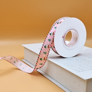 Ruban imprimé rennes et Père Noël mignon, personnalisé pour les cadeaux de fête de Noël pour enfants - Product Image 2